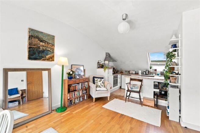 Windlesham Mews, Hampton Hill photo 4