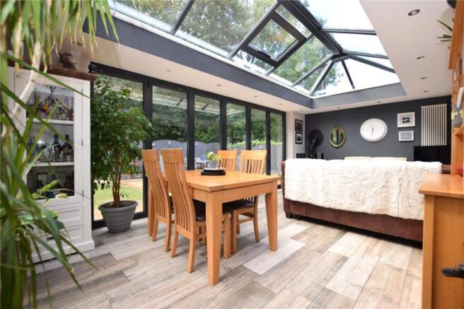 5 bed Detached for sale Image 6