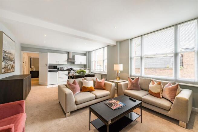 8461317-interior01.jpg