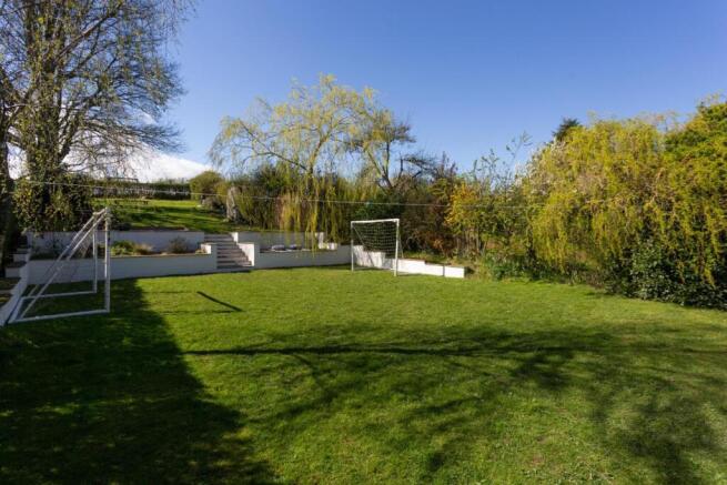 4 bed Semi-Detached for sale Image 6
