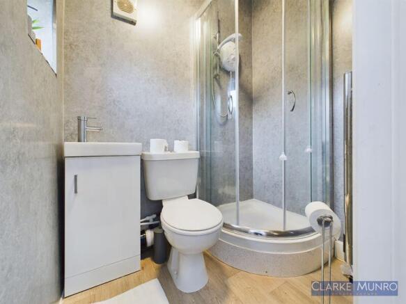 4 bed Town House to rent Image 11