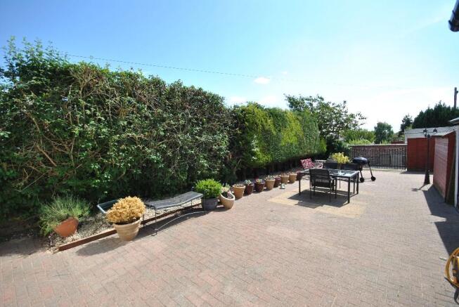 REAR GARDEN4