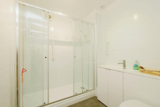 2 bed Apartment for sale Image 6