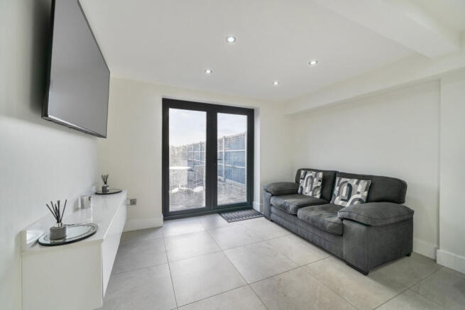 1405605-7-697c859...