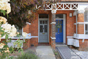 32, Elmdale Road, London N13 4UL