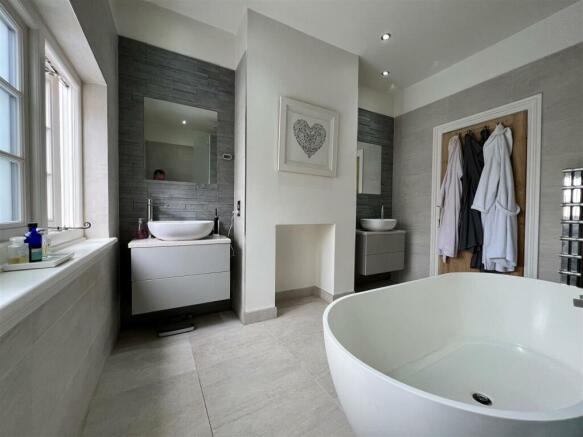 ensuite.jpg