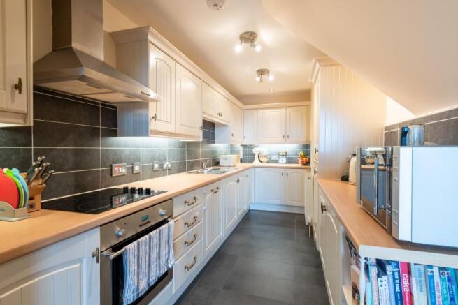8. Kitchen (Custom).jpg