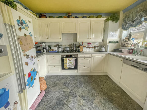 3 bed Semi-Detached for sale Image 5