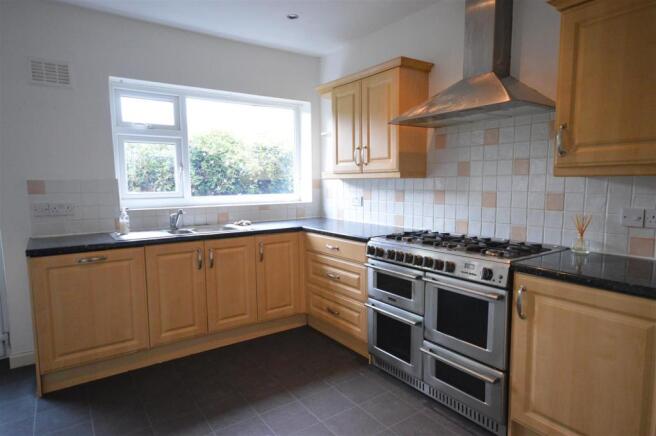 Kitchen 2.jpg