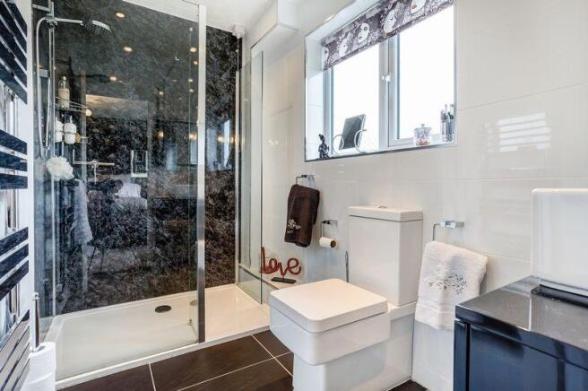 EN SUITE