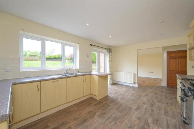 10WestwoodClose_016.jpg