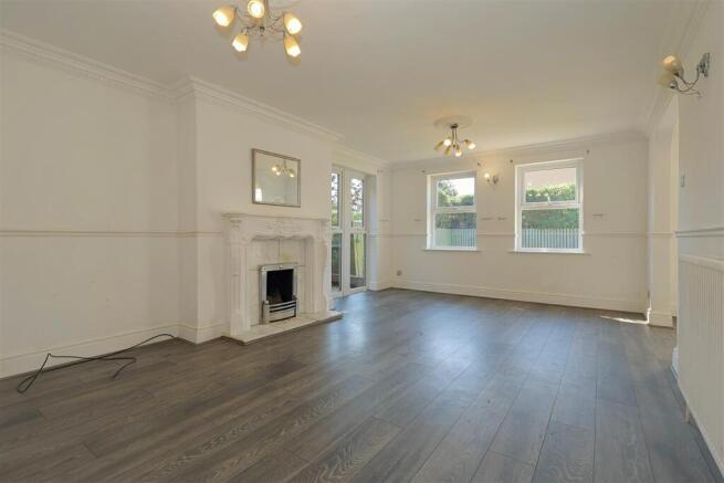 4 bed Detached for sale Image 10