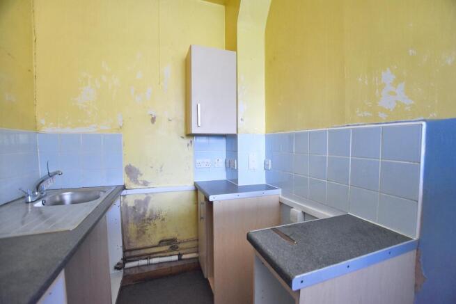 Flat C, 12 Fox Hill, Penge, London SE19 2UU