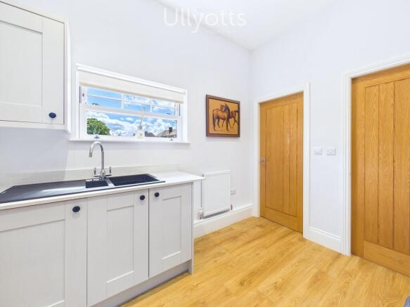 3 bed Semi-Detached to rent Image 4