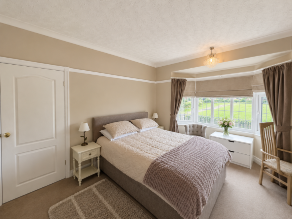 3 bed Semi-Detached for sale Image 6