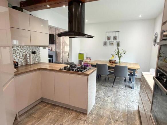 3 bed semi-detached house, Silsden 6