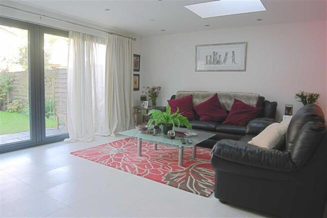 LIVING/DINING ROOM