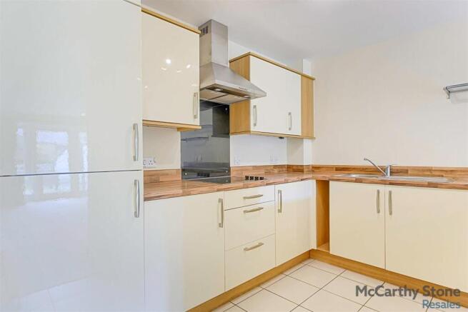 2 bed Apartment for sale Image 8