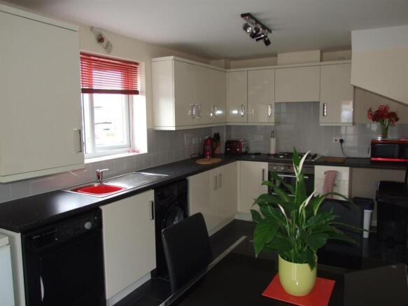 3 bed Terraced to rent Image 3