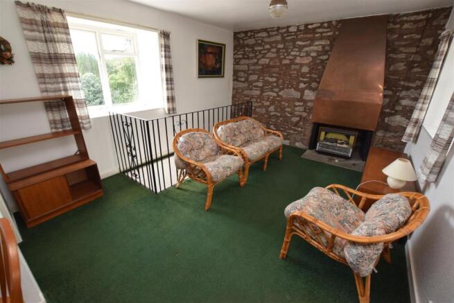 LOUNGE COTT.JPG