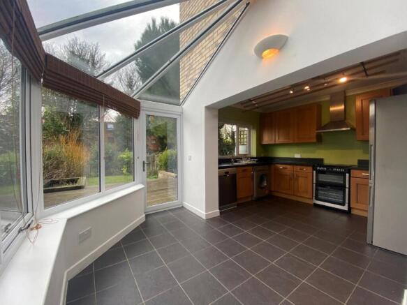 Kitchen 2.jpg