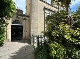 Basement Flat, 7, Canynge Square, Clifton, Bristol BS8 3LA