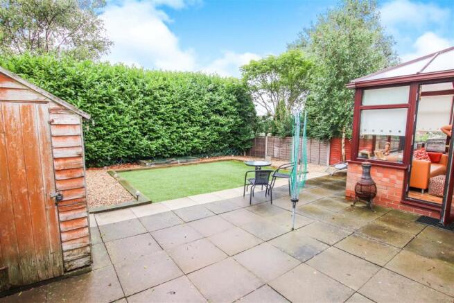ENCLOSED REAR GARDEN