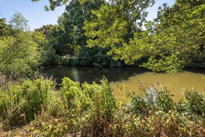 39 Redbud Close, TN9 1FX 016.jpg