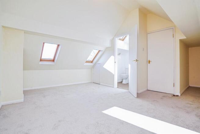 4 bed Semi-Detached for sale Image 11