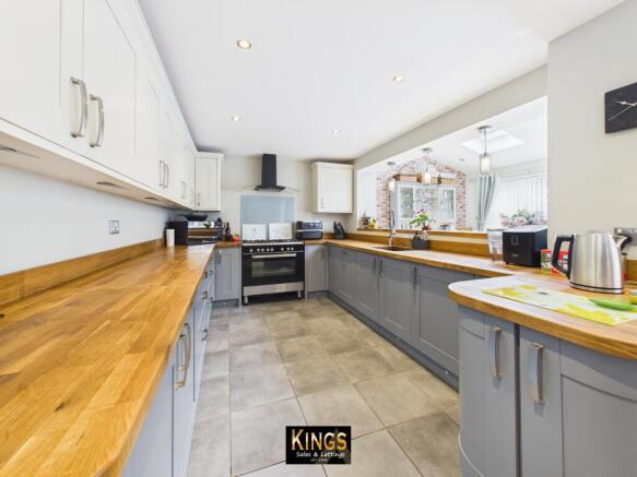 4 bed Detached for sale Image 6