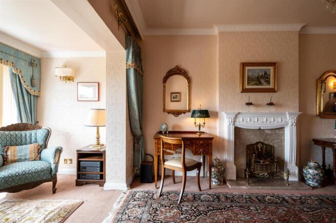 4 bed Detached for sale Image 12