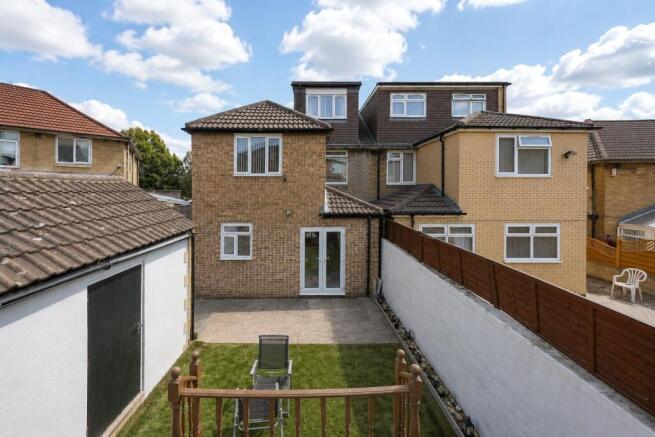 5 bed Semi-Detached for sale Image 9