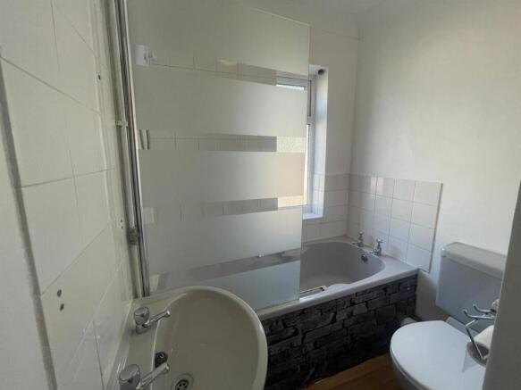 Bathroom 3.jpg