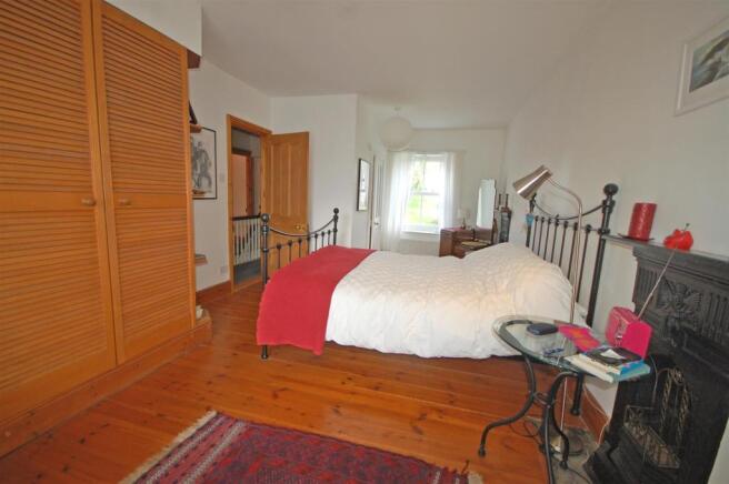 bedroom 1 w.jpg