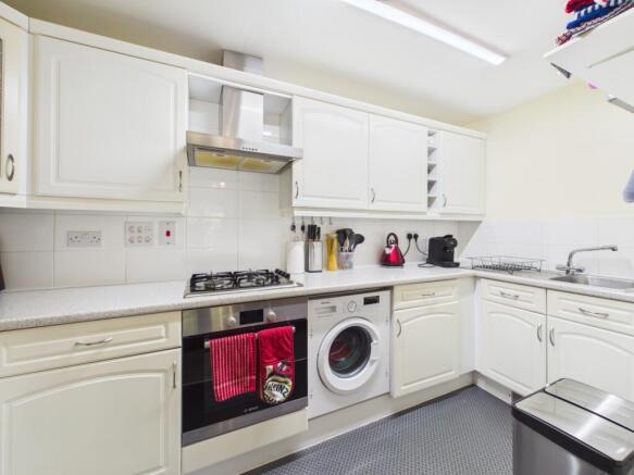 2 bed Apartment for sale Image 6