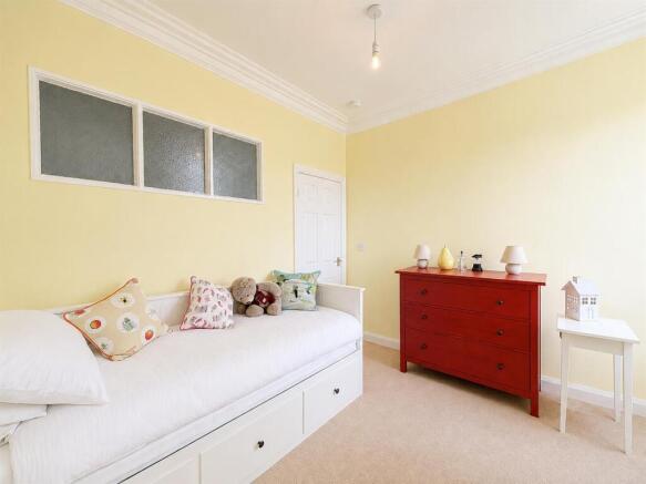 2 bed Flat for sale Image 12