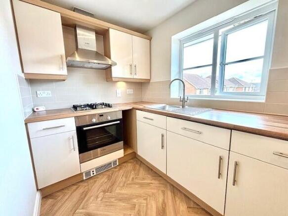 2 bed Apartment to rent Image 5