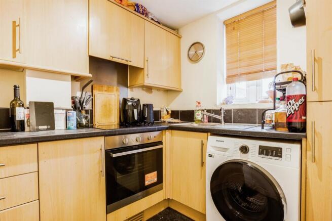 1 bed Apartment to rent Image 4