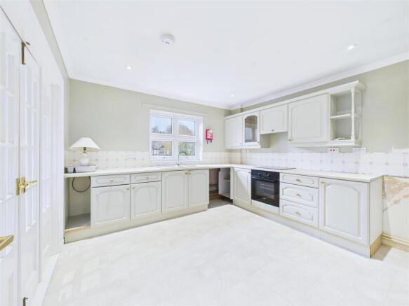 4 bed Detached for sale Image 6