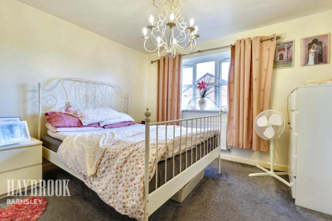 4 bed Detached for sale Image 11