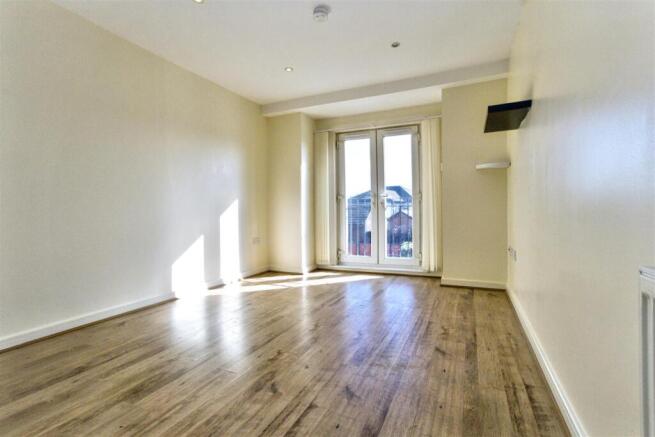 OPEN PLAN LIVING AND KITCHEN AREA