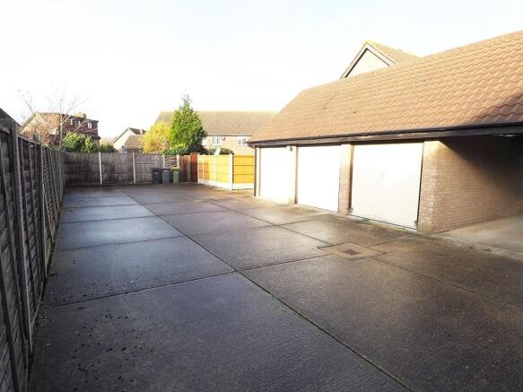 Garage & parking
