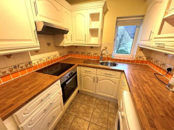 Kitchen 2.jpg