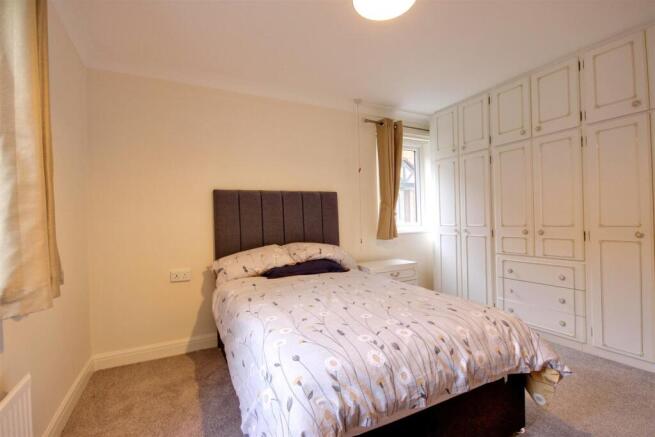 2 bed Flat for sale Image 9