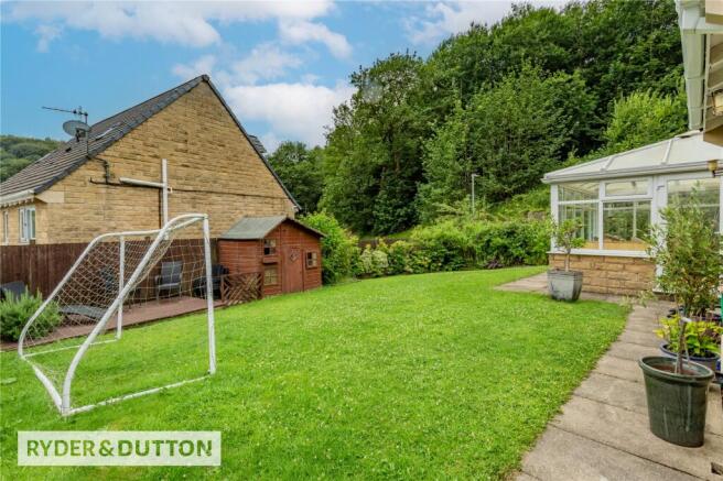 5 bed Detached for sale Image 11
