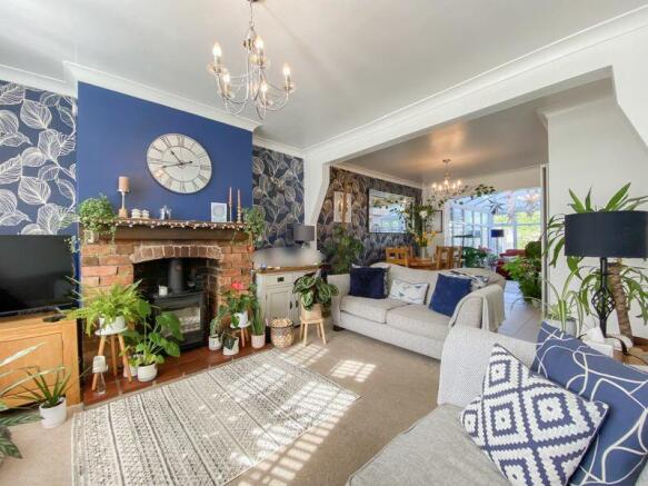 LIVING ROOM/DINER