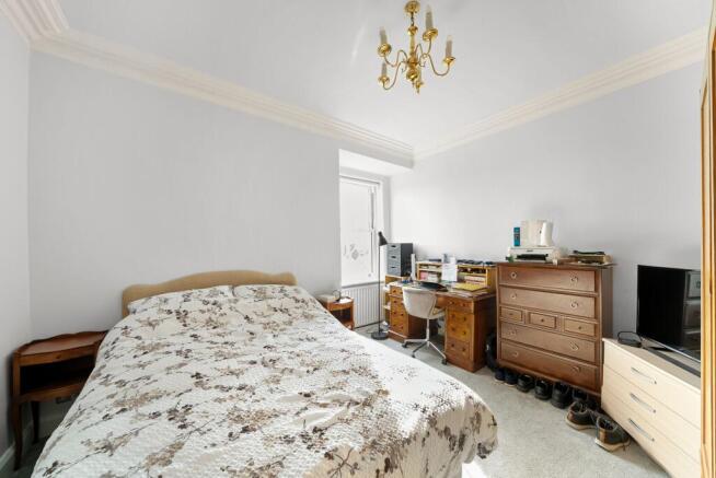 3 bed Flat for sale Image 9
