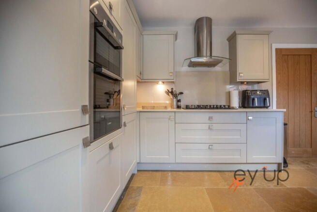 3 bed Semi-Detached for sale Image 7