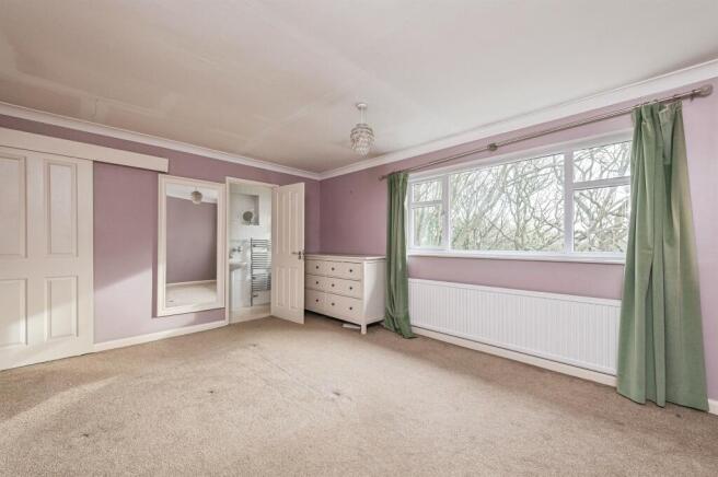 6 bed Detached for sale Image 7