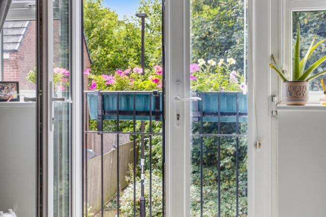 2 bed Flat for sale Image 4